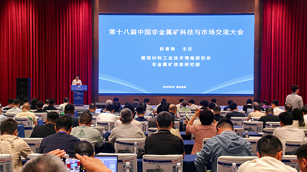 從石墨到石英，頂立科技裝備領(lǐng)航非金屬礦物材料制備新方向 (1).jpg